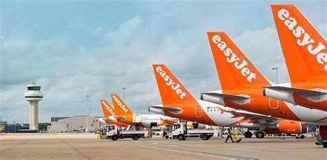 easyjet arrivals gatwick today.